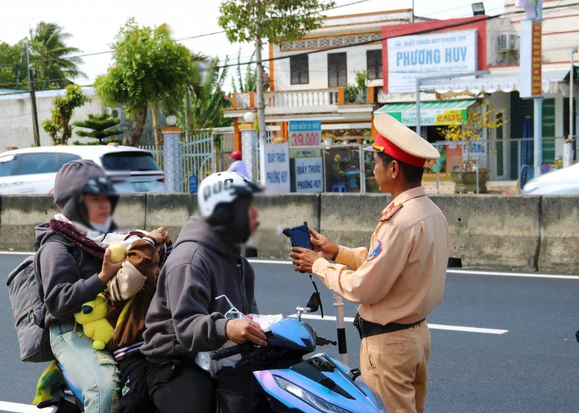 Cà Mau: Kiên quyết xử lý vi phạm nồng độ cồn, bảo đảm Nhân dân vui Xuân an toàn