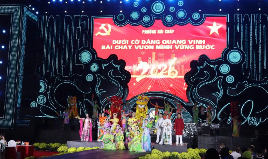 Chương trình nghệ thuật sôi động, hấp dẫn tại phường Bãi Cháy, thu hút đông người dân và du khách đến tham dự. Chương trình nghệ thuật sôi động, hấp dẫn tại phường Bãi Cháy, thu hút đông người dân và du khách đến tham dự.