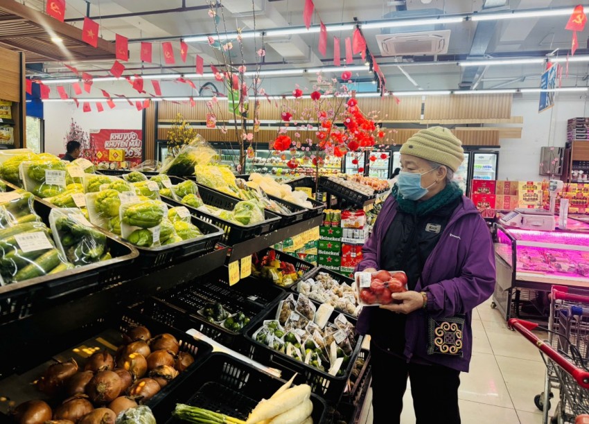 Hàng hóa dồi dào, giá cả ổn định trong ngày đầu năm mới Bính Ngọ Hàng hóa dồi dào, giá cả ổn định trong ngày đầu năm mới Bính Ngọ