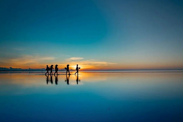 Du xuân trên miền biển vô cực …