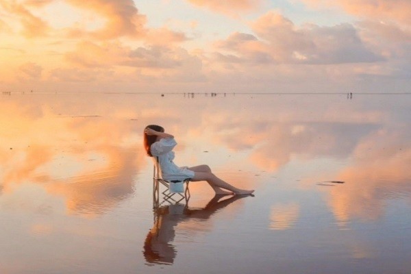 Du xuân trên miền biển vô cực …