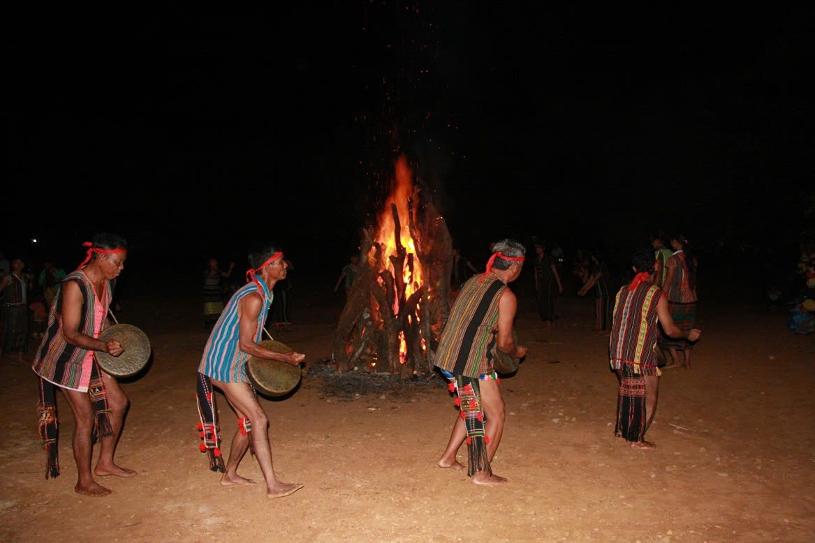 Xuân ấm trên quê hương Bom Bo anh hùng