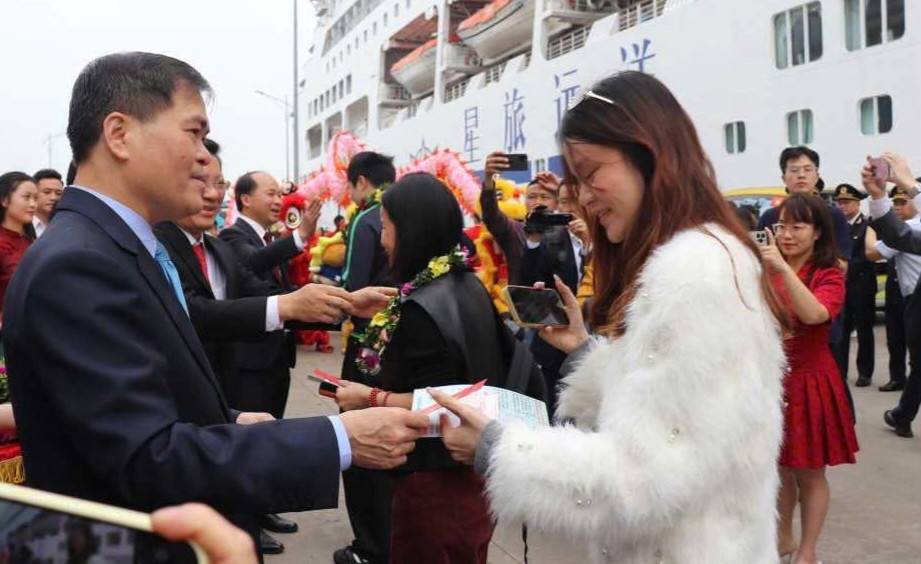 Quảng Ninh đón 380.000 khách sau 5 ngày Tết, thu hơn 1.000 tỷ đồng