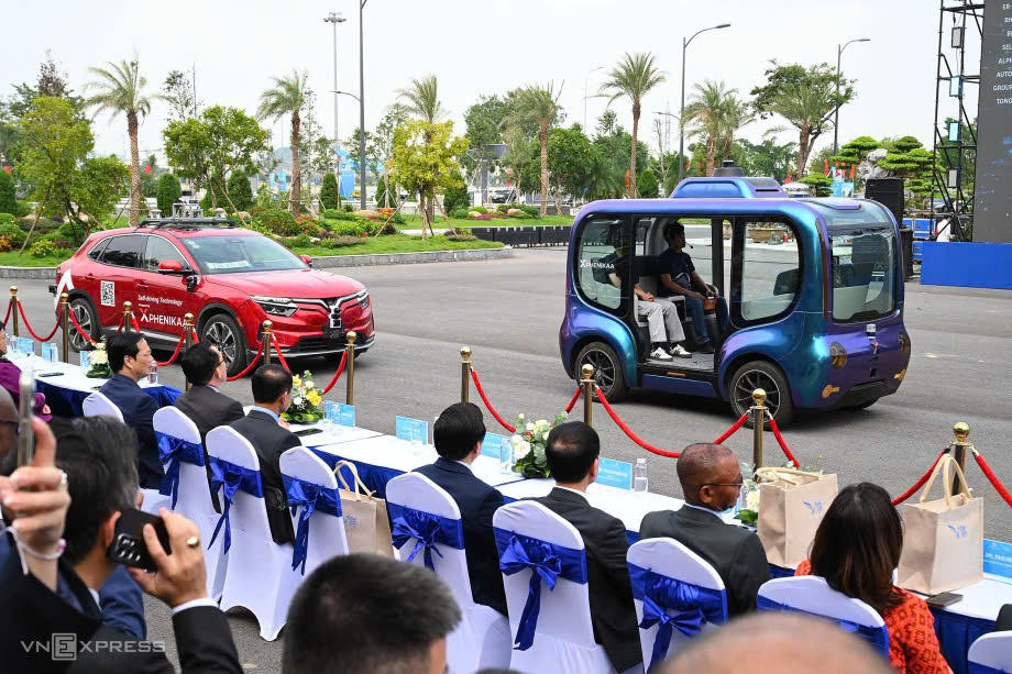 Tr&igrave;nh diễn c&ocirc;ng nghệ ngo&agrave;i trời trong khu&ocirc;n khổ  Tuần lễ Số Quốc tế Việt Nam 2025.