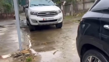 Tài xế đỗ xe chặn lối đi ngày mùng 2 Tết không phải nhân sự thuộc Báo Pháp luật Việt Nam