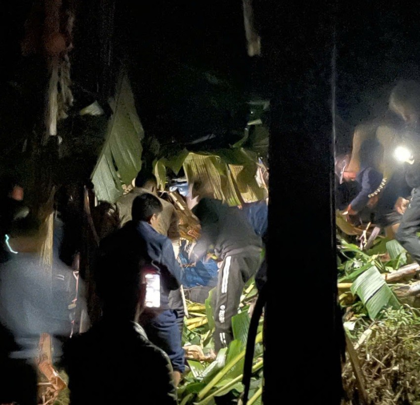 Tuyên Quang:  Xe tải rơi xuống vực sâu 30 mét, 2 người thương vong