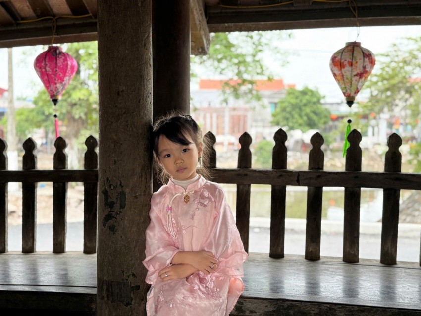 Cầu ngói dáng rồng trên 500 tuổi hút khách đến checkin dịp Tết Bính Ngọ