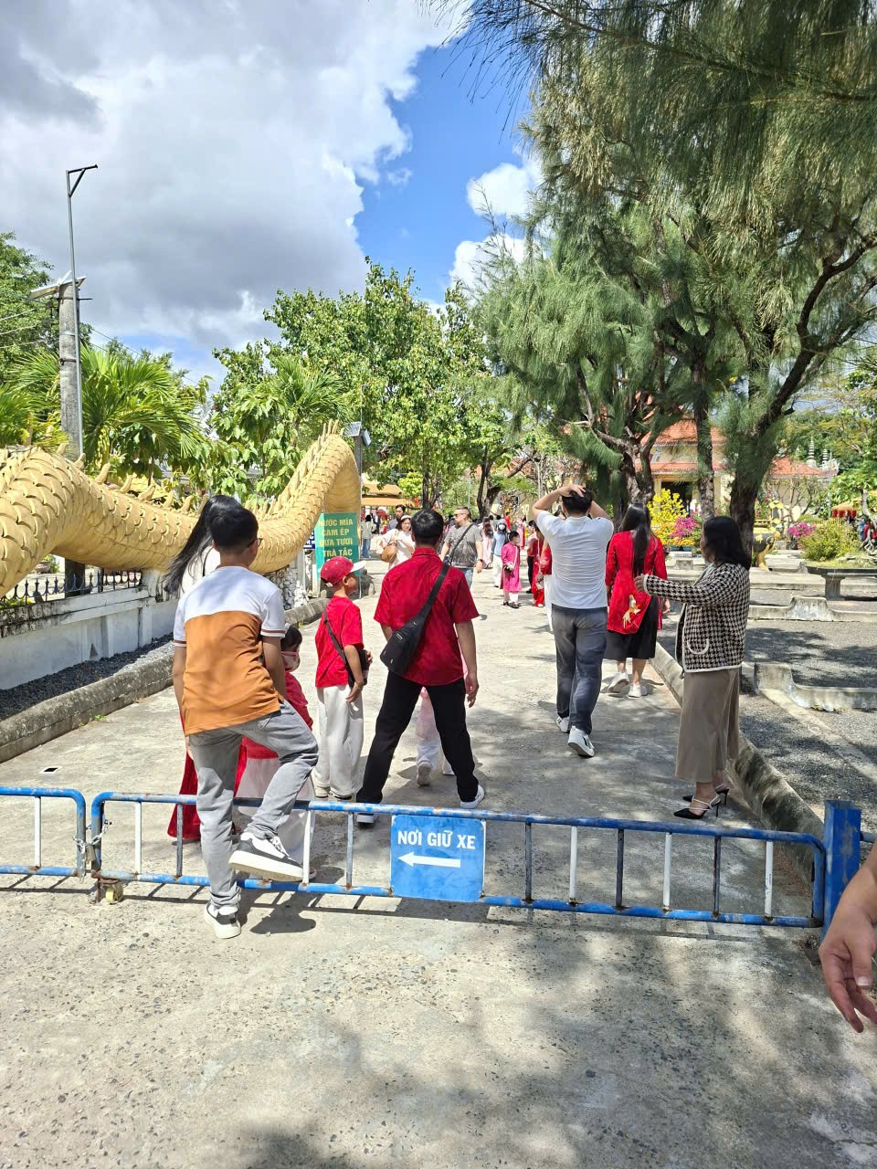 Du xuân miền biển, khám phá ngôi chùa làm từ hàng triệu vỏ ốc ở Khánh Hòa