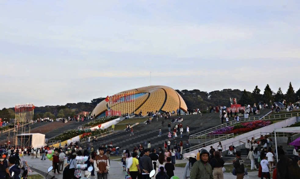 Lâm Đồng: Bội thu du lịch Tết 2026: Đón 910.000 lượt khách, doanh 1.800 tỉ đồng