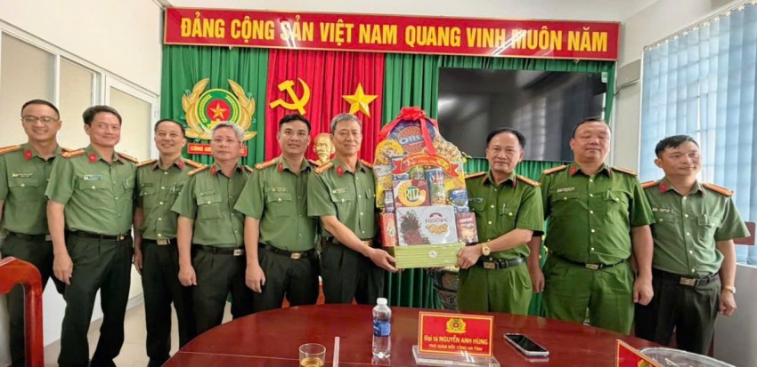 Lãnh đạo Công an tỉnh Đồng Nai thăm, chúc Tết Công an xã Đại Phước