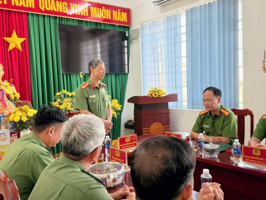 Lãnh đạo Công an tỉnh Đồng Nai thăm, chúc Tết Công an xã Đại Phước
