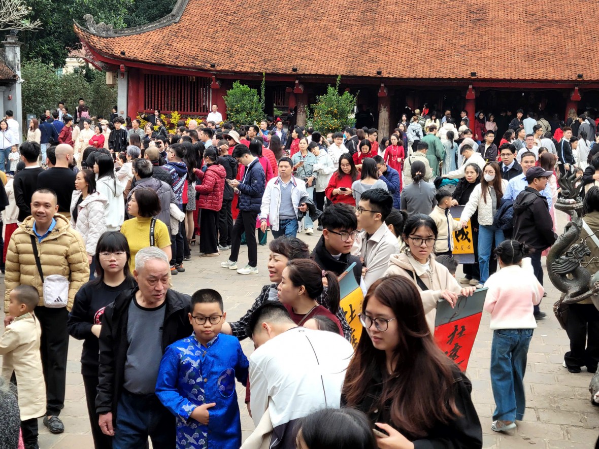 Du lịch bùng nổ dịp Tết Bính Ngọ 2026 đón 14 triệu lượt khách trên cả nước Du lịch bùng nổ dịp Tết Bính Ngọ 2026 đón 14 triệu lượt khách trên cả nước