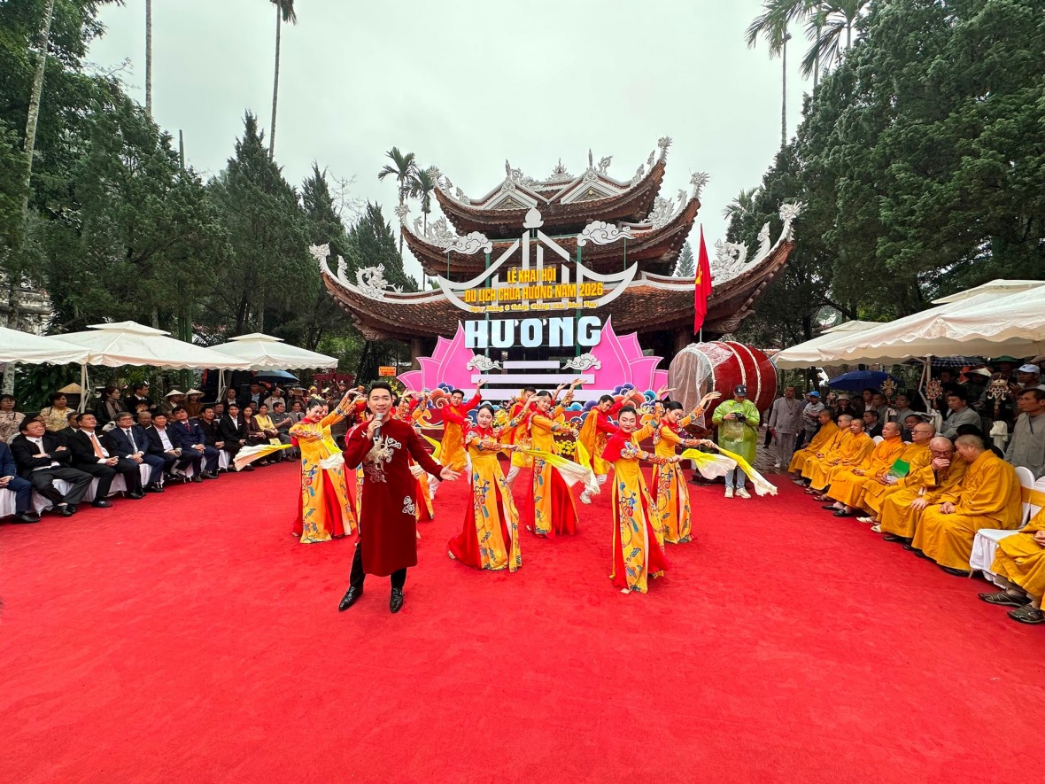 Hàng nghìn người dự Khai hội chùa Hương 2026