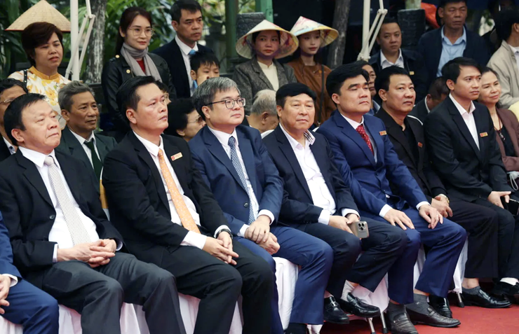 Hàng nghìn người dự Khai hội chùa Hương 2026