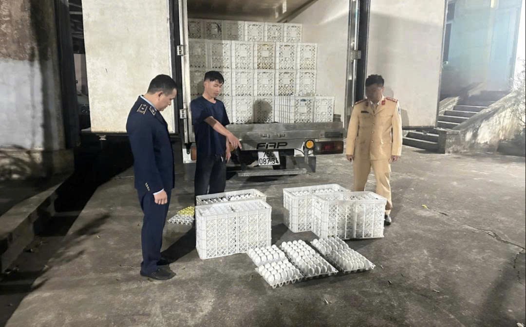 Bùi Đức Thành cùng tang vật bị bắt giữ.