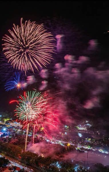 Màn bắn pháo hoa chào mừng khai mạc Hội Xuân Núi Bà Đen 2026. Màn bắn pháo hoa chào mừng khai mạc Hội Xuân Núi Bà Đen 2026.