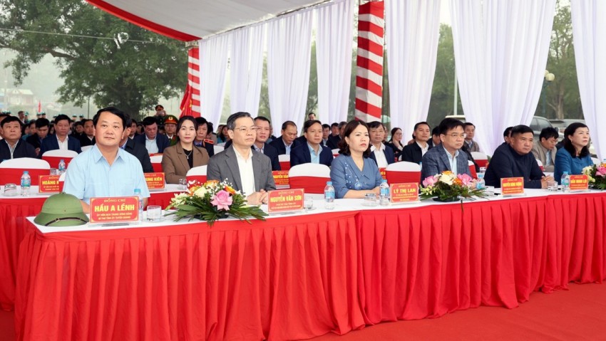 Rộn ràng Tết trồng cây đời đời ơn Bác tại Tuyên Quang