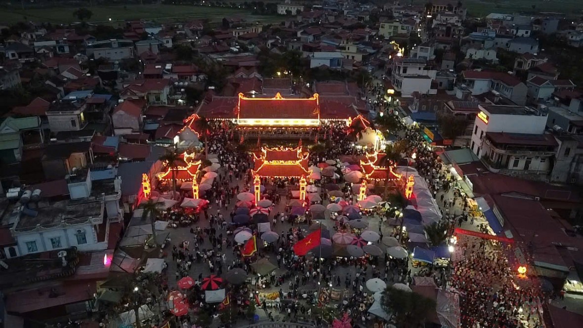 Hàng vạn người đổ về chợ “mua may, bán rủi” Viềng Xuân- Phủ Dầy