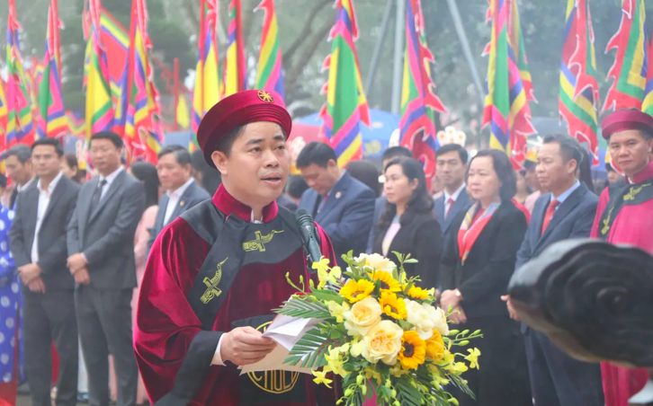 Chủ tịch UBND xã Hiền Lương Nguyễn Anh Quốc đọc diễn văn tưởng niệm, cầu mong quốc thái dân an, mưa thuận gió hòa, mùa màng tươi tốt, nhân dân ấm no, hạnh phúc. Chủ tịch UBND xã Hiền Lương Nguyễn Anh Quốc đọc diễn văn tưởng niệm, cầu mong quốc thái dân an, mưa thuận gió hòa, mùa màng tươi tốt, nhân dân ấm no, hạnh phúc.