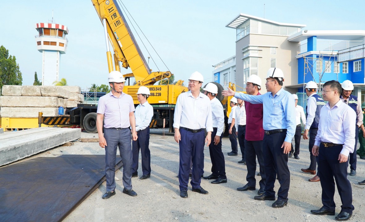 Bí thư Tỉnh ủy Cà Mau thăm, động viên lực lượng thi công công trình trọng điểm và làm việc với Công an tỉnh đầu Xuân Bí thư Tỉnh ủy Cà Mau thăm, động viên lực lượng thi công công trình trọng điểm và làm việc với Công an tỉnh đầu Xuân