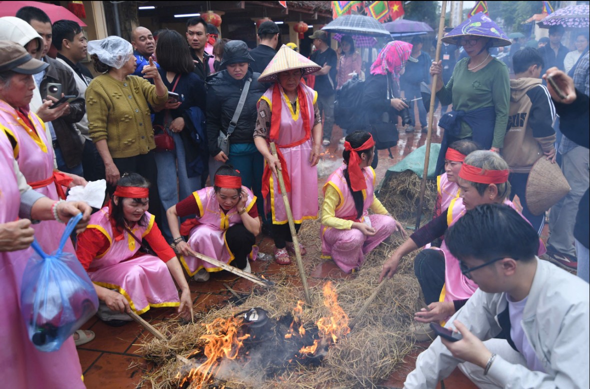 Tái hiện tích tướng quân Phan Tây Nhạc tại Lễ hội thổi cơm làng Thị Cấm