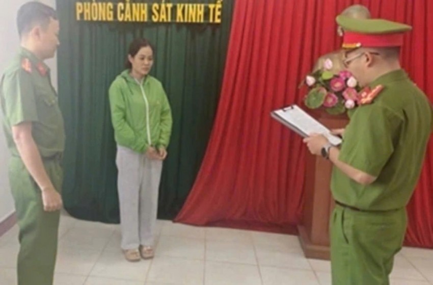 Cơ quan Cảnh sát điều tra tống đạt quyết định khởi tố bà Châu Thị Mộng Thi