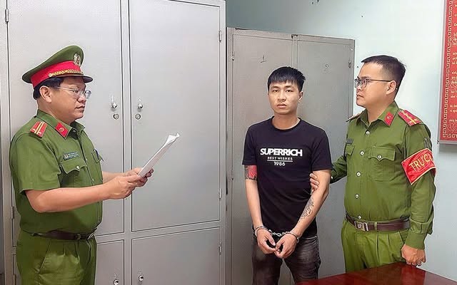 Phan Hồng Thiện bị bắt giữ khi đối tượng đang lẩn trốn tại địa phương - Ảnh Công an Đà Nẵng. Phan Hồng Thiện bị bắt giữ khi đối tượng đang lẩn trốn tại địa phương - Ảnh Công an Đà Nẵng.