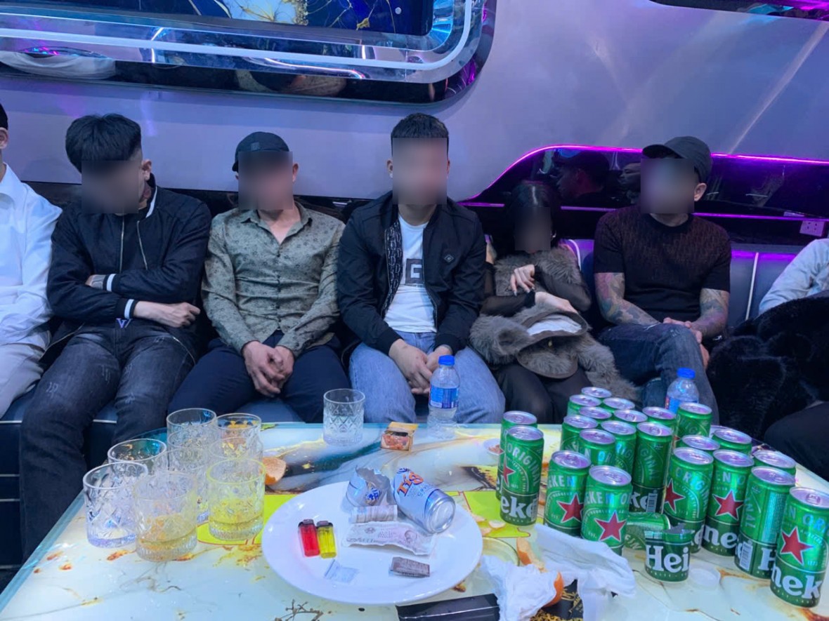 Phú Thọ: Phát hiện nhóm “nam thanh, nữ tú” rủ nhau vào quán karaoke sử dụng ma túy