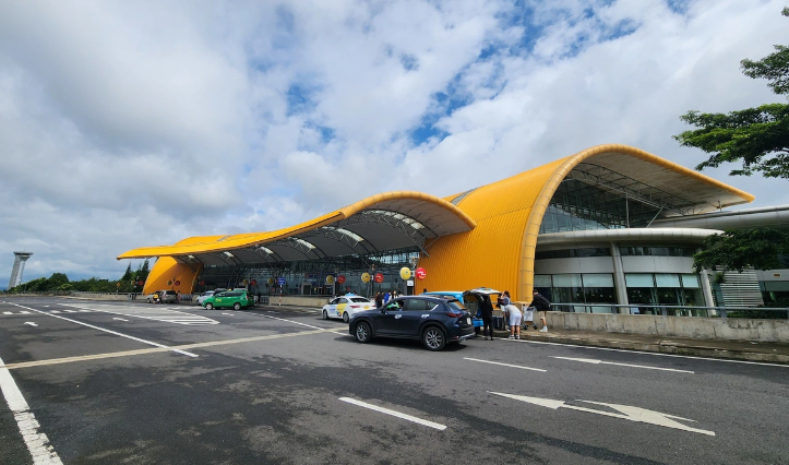 Nhà ga sân bay Liên Khương.