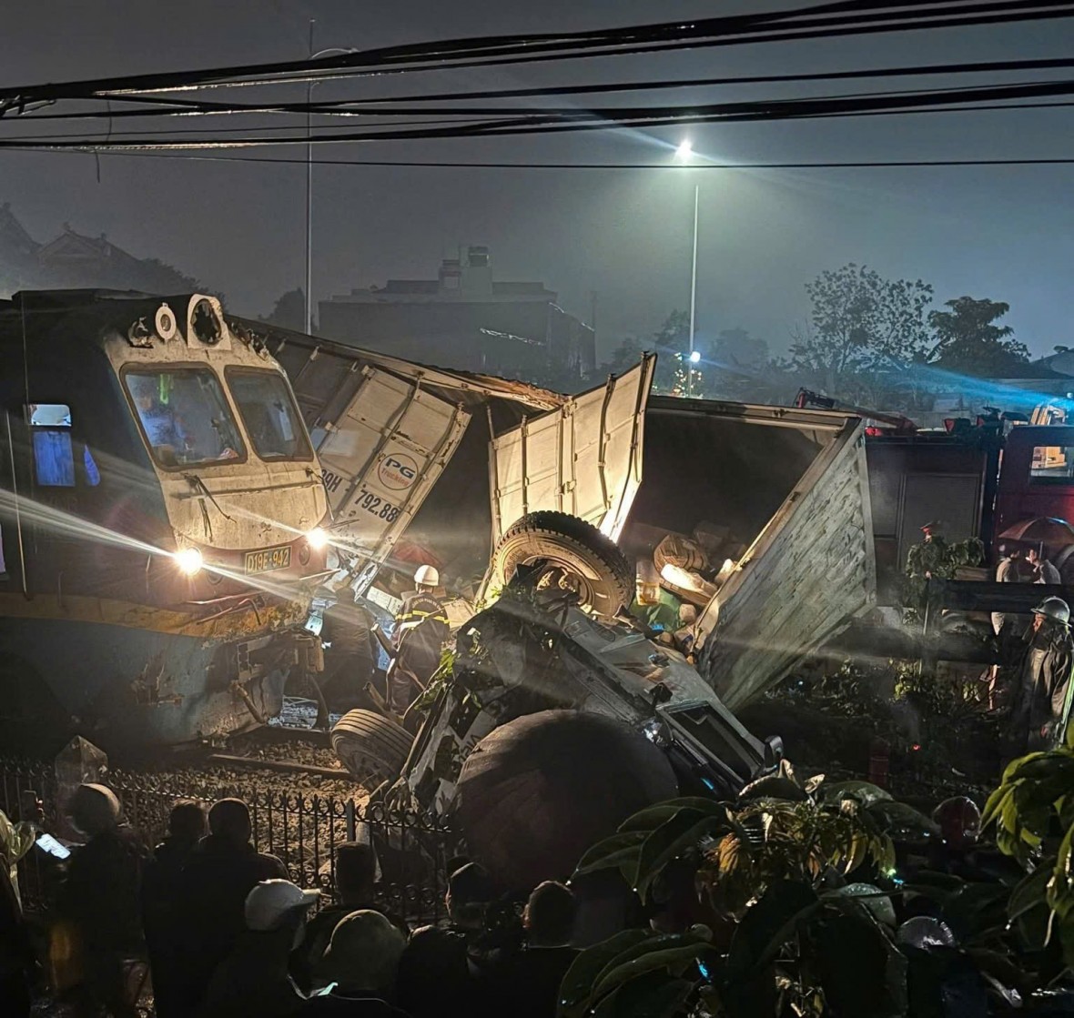 Công an Hà Nội thông tin ban đầu về vụ va chạm giao thông đường sắt khiến 2 người thương vong