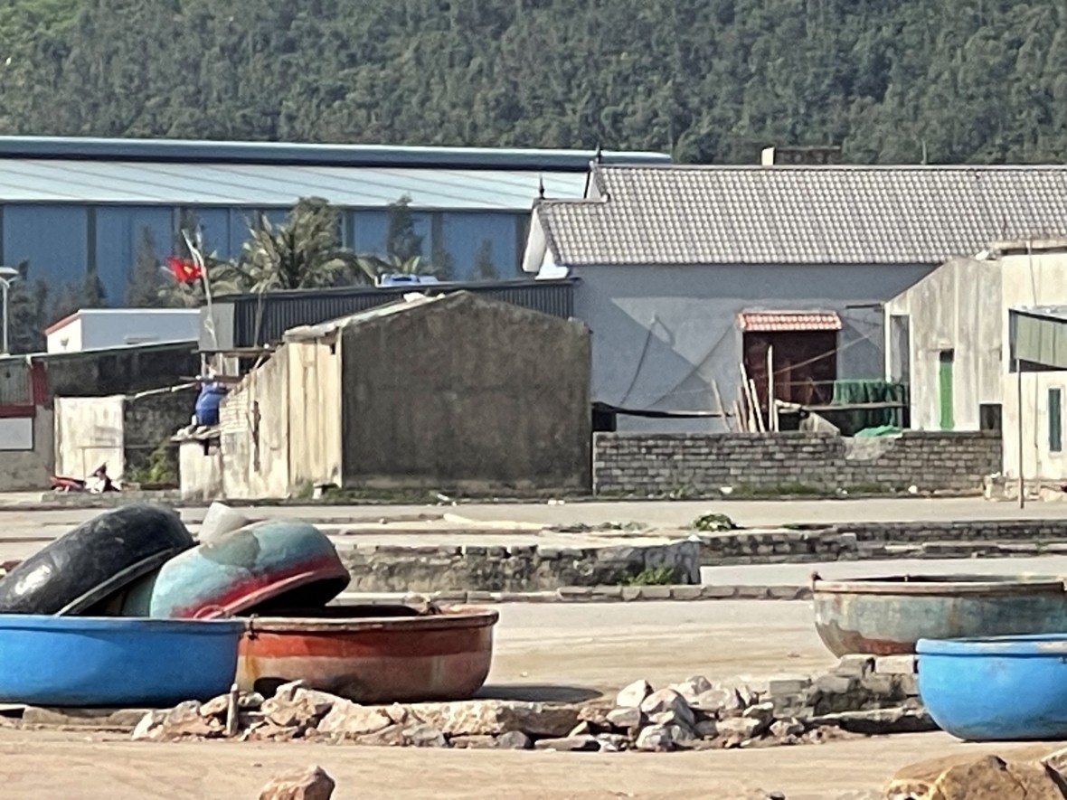 Chiếc thuyền thúng tròn và những vòng quay ký ức nơi biển quê