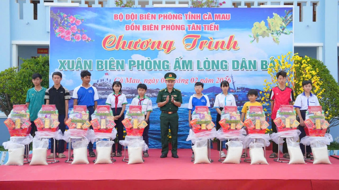 “Nâng bước em đến trường – Con nuôi Đồn Biên phòng”: Điểm tựa nhân văn nơi địa đầu cực Nam Tổ quốc