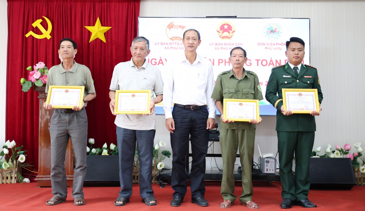 Ngày hội Biên phòng toàn dân xã Phú Hữu