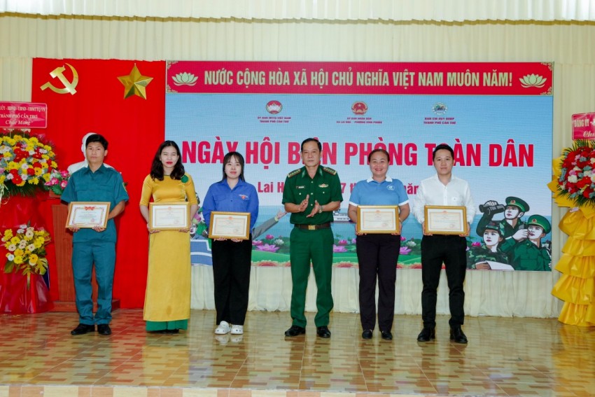 Chuỗi hoạt động ý nghĩa thiết thực trong Ngày hội Biên phòng toàn dân tại Cần Thơ Chuỗi hoạt động ý nghĩa thiết thực trong Ngày hội Biên phòng toàn dân tại Cần Thơ