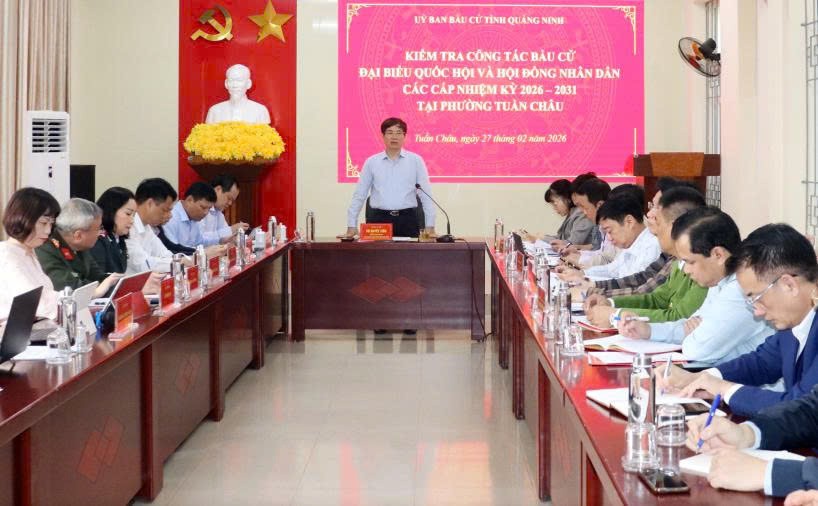 Ông Vũ Quyết Tiến, Phó Bí thư Tỉnh ủy, Chủ tịch Ủy ban MTTQ tỉnh, Phó Chủ tịch Ủy ban Bầu cử tỉnh, Trưởng đoàn kiểm tra số 4, phát biểu kết luận. 