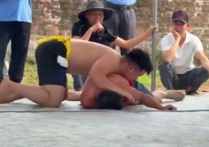 Một người đàn ông tử vong sau khi thi đấu vật tại Lễ hội Vật đầu năm