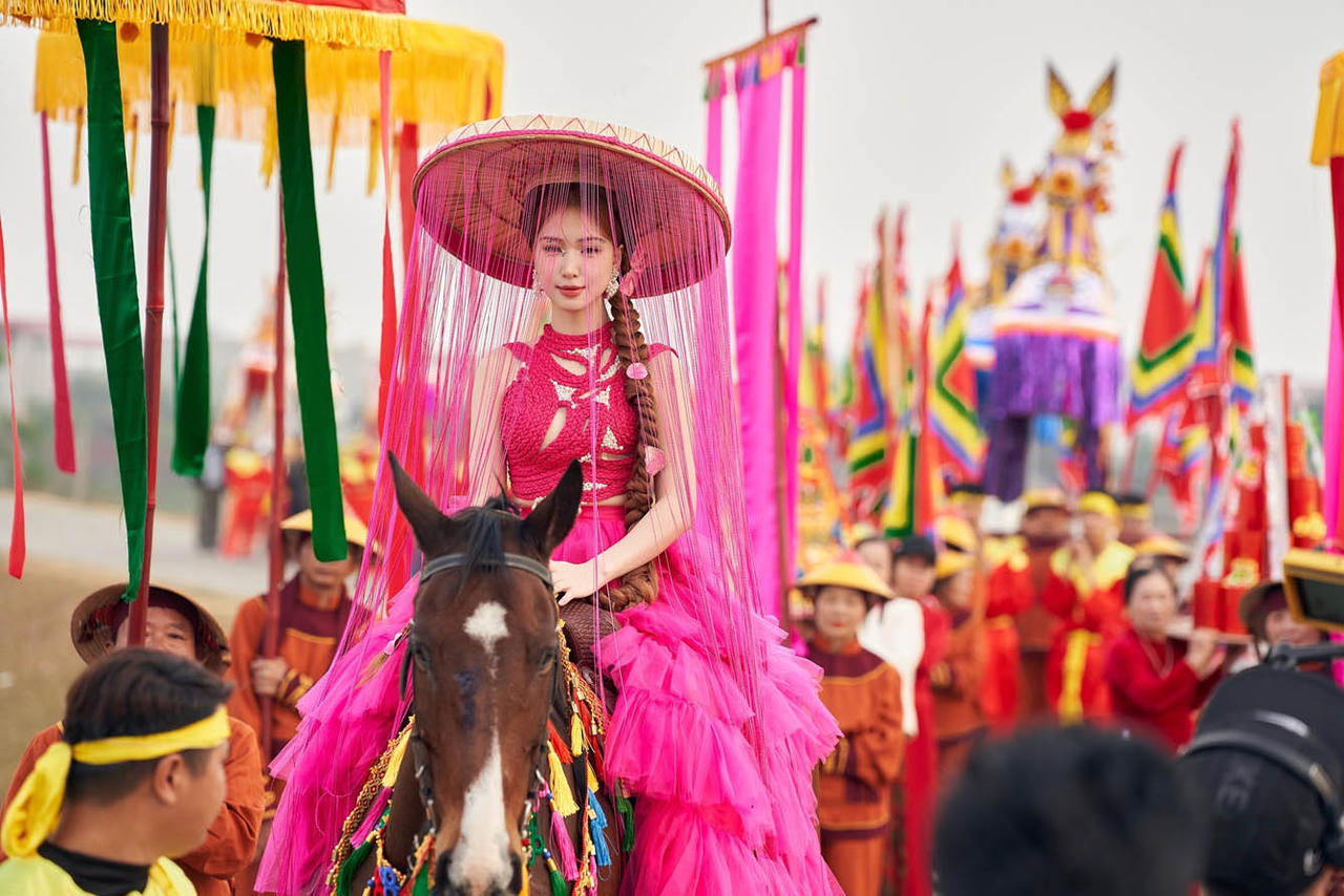 Bắc Bling của Hòa Minzy tôn vinh vẻ đẹp và những giá trị văn hóa truyền thống Việt. (Ảnh trong MV Bắc Bling)