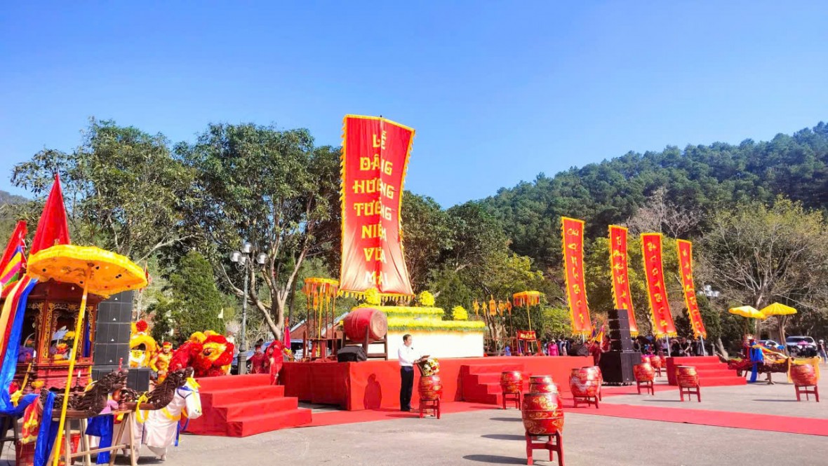 Lễ hội đền Vua Mai diễn ra trong 3 ngày 13-15 tháng Giêng.