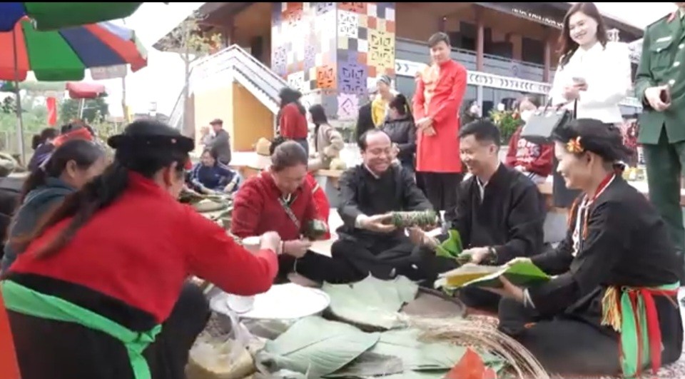 Lễ Đại Phan Vân Đồn: Leo dao chân trần, nhảy than cầu khởi vận