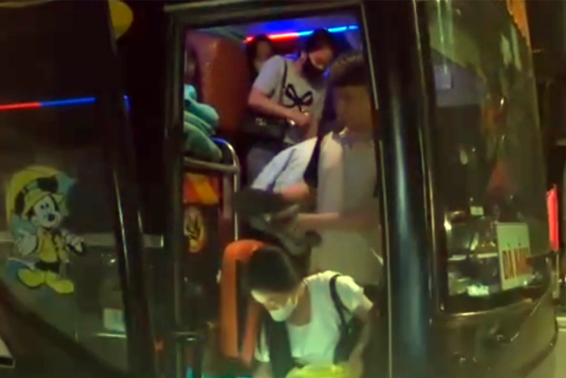 Nhồi 53 khách trên xe 38 chỗ, nhà xe bị CSGT xử lý