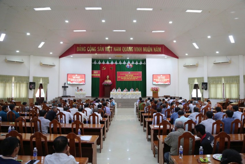 Giám đốc Học viện Tài chính Nguyễn Đào Tùng tiếp xúc cử tri 2 phường tại tỉnh Vĩnh Long