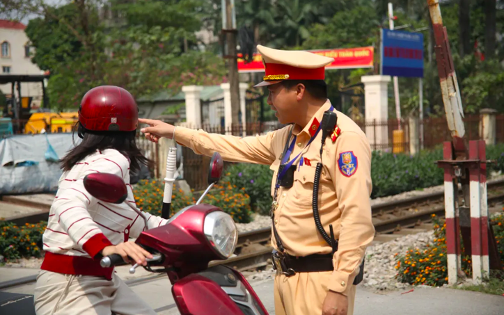 Trong ngày, toàn quốc phát hiện, xử lý 193 trường hợp (13 ô tô, 180 mô tô); trong đó trực tiếp phát hiện, xử lý 144 trường hợp, xử lý phạt nguội 49 trường hợp; tổng tiền phạt 134,9 triệu đồng.