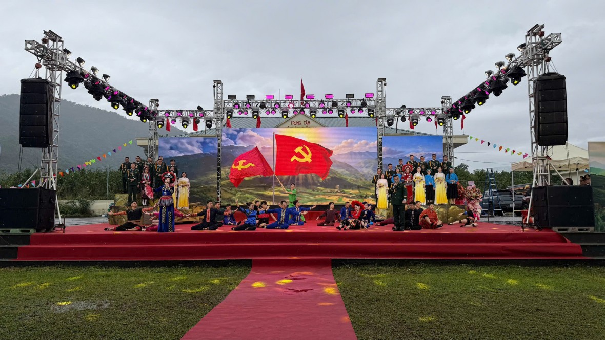 Hoạt động văn nghệ được tổ chức quy mô trong năm Quảng Ninh được lựa chọn làm điểm tổ chức Ngày hội Biên phòng toàn dân khu vực phía Bắc.