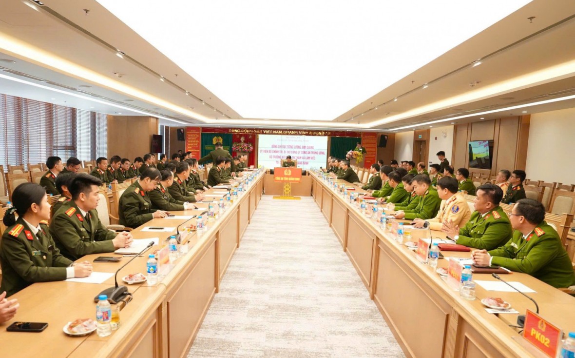 Bộ trưởng Bộ Công an làm việc với Công an Quảng Ninh