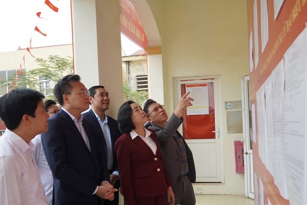 Phó Chủ tịch Quốc hội Nguyễn Thị Thanh kiểm tra công tác bầu cử tại Hưng Yên