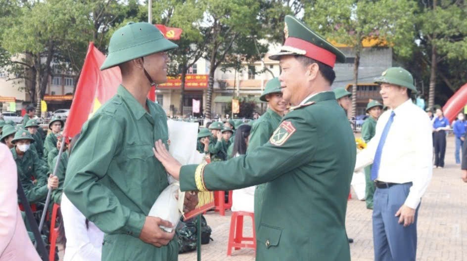 Gần 5.500 tân binh Đắk Lắk phấn khởi lên đường trong Ngày hội tòng quân 2026