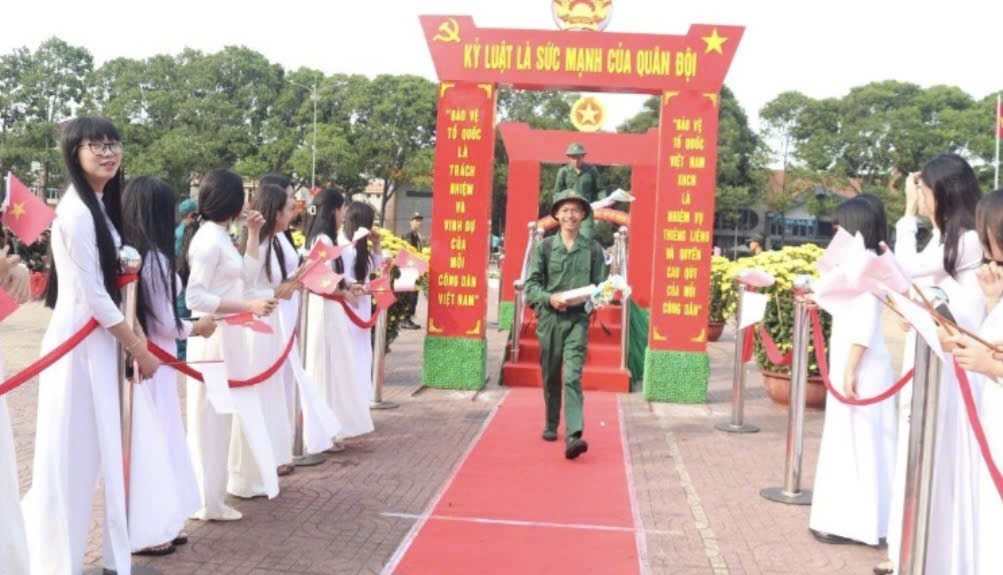 Gần 5.500 tân binh Đắk Lắk phấn khởi lên đường trong Ngày hội tòng quân 2026
