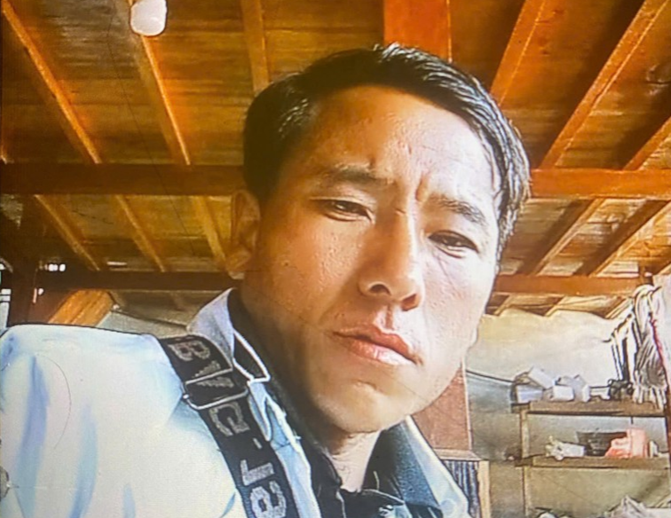 Bắt giữ đối tượng giết người, trốn vào rừng uống thuốc diệt cỏ tự sát nhưng bất thành Bắt giữ đối tượng giết người, trốn vào rừng uống thuốc diệt cỏ tự sát nhưng bất thành