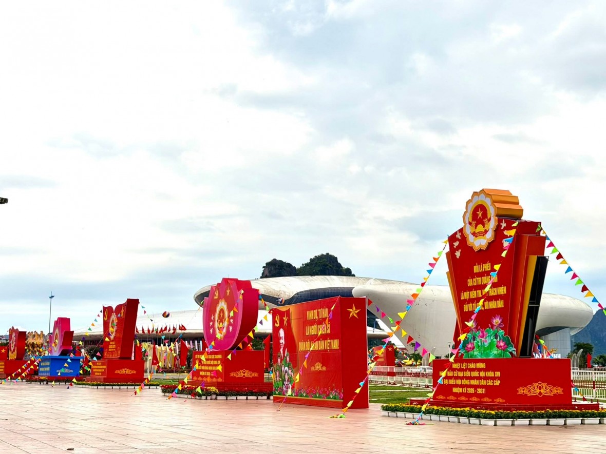 Quảng Ninh rực rỡ cờ hoa hướng về ngày bầu cử
