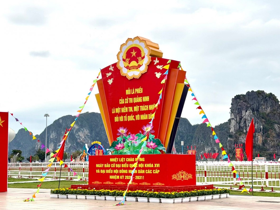 Quảng Ninh rực rỡ cờ hoa hướng về ngày bầu cử